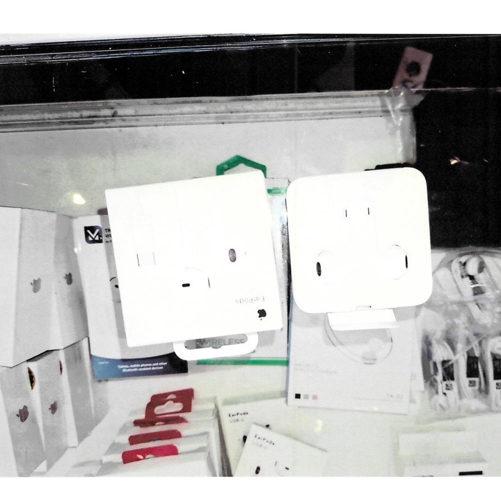 Apple EarPods Lightning Original — photo fournisseur groupée
